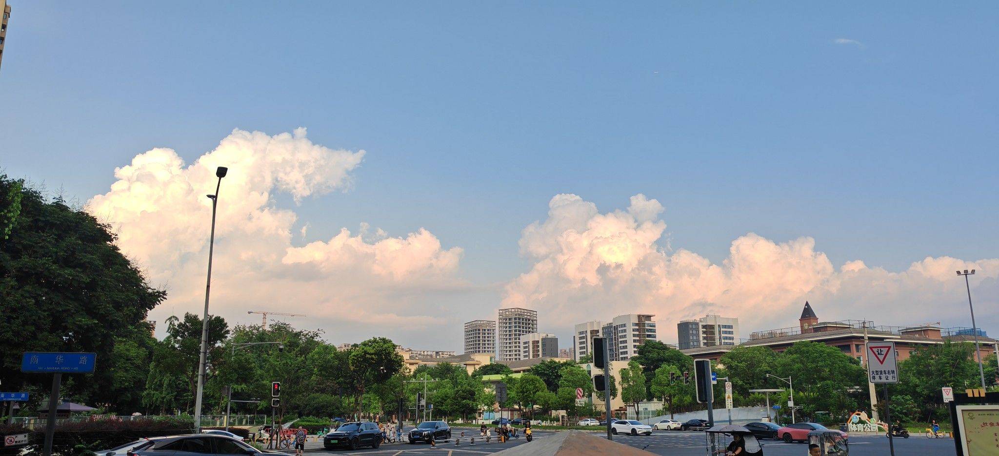 又是有好看的云的一天