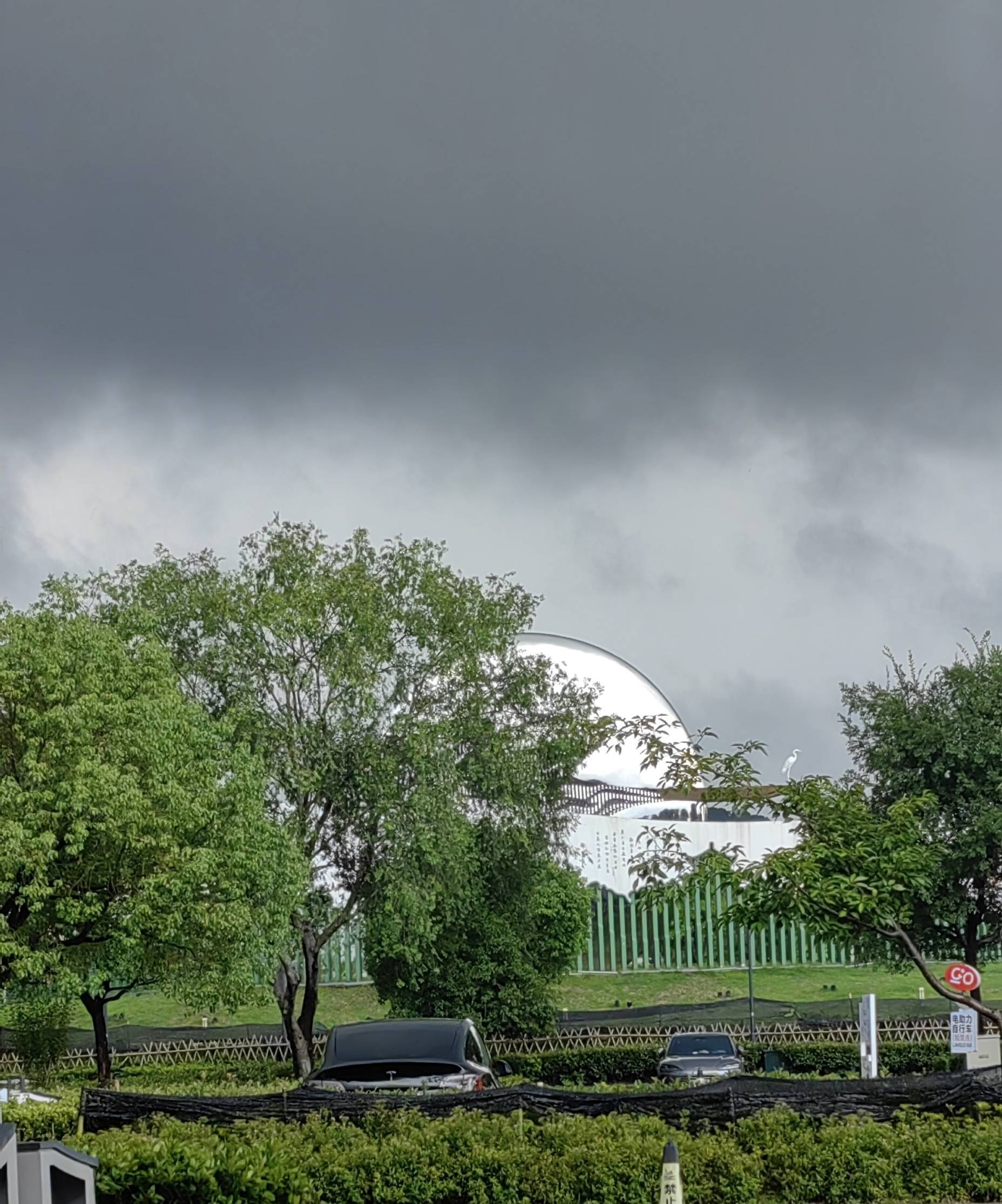 凉快不 雨雨雨 降火 一会雨一会太阳_1