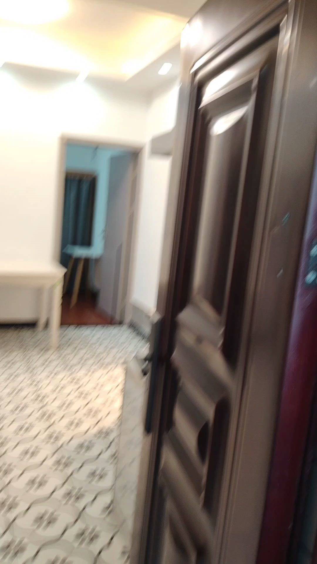 荷花池附近，三房一厅出租，交通方便家电齐