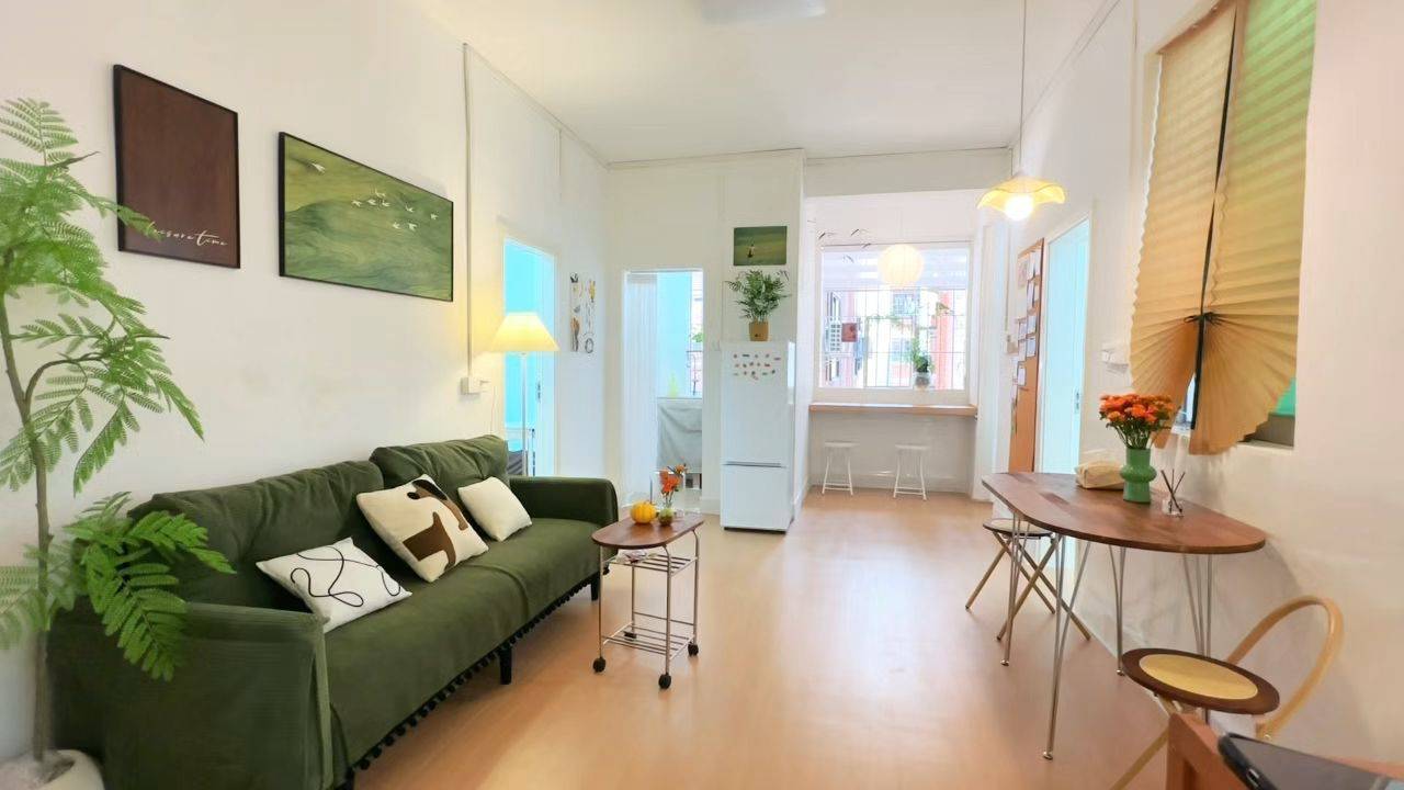 永泰地铁口 原木风装修 步梯2口  小