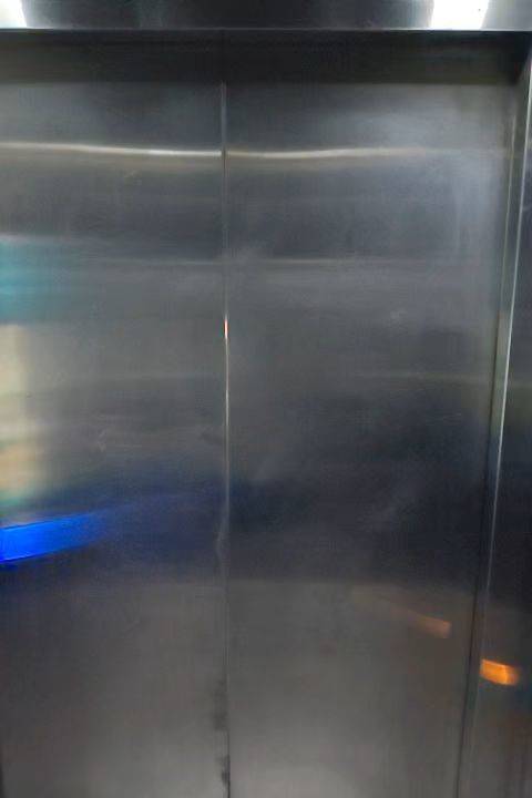  电梯门  金属质感 