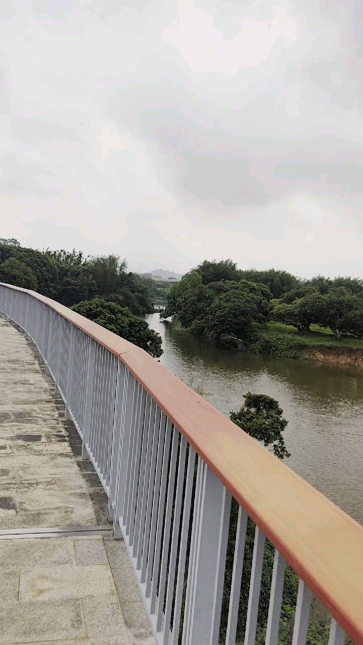  蜿蜒小径  城市绿道 