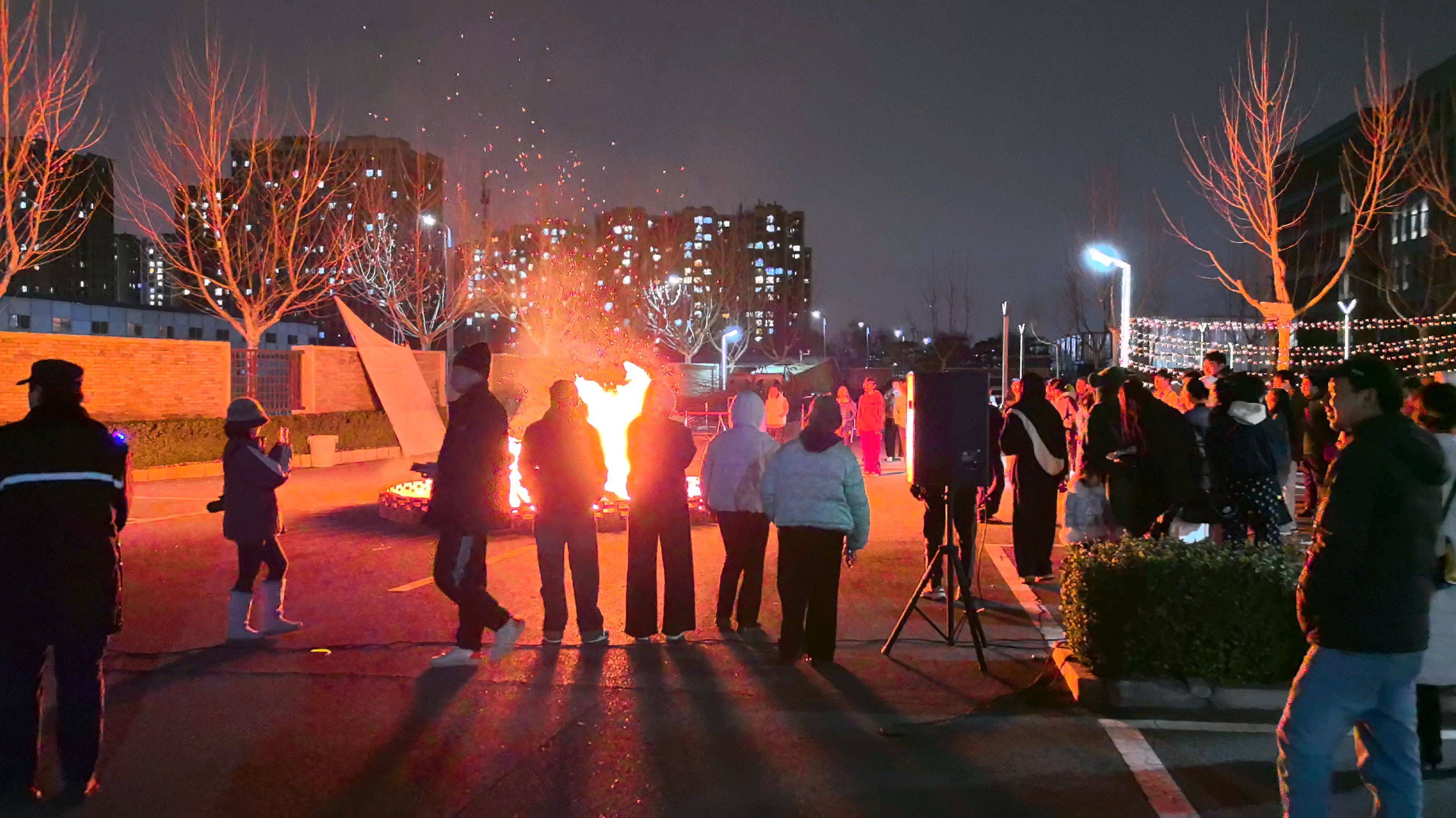 住户专属福利 篝火晚会 周末活动不停