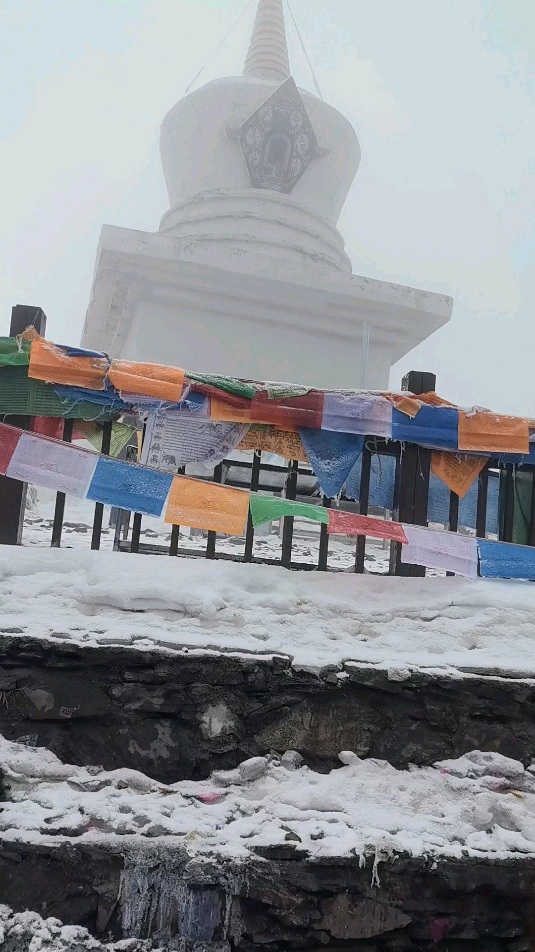  雪山秘境 
