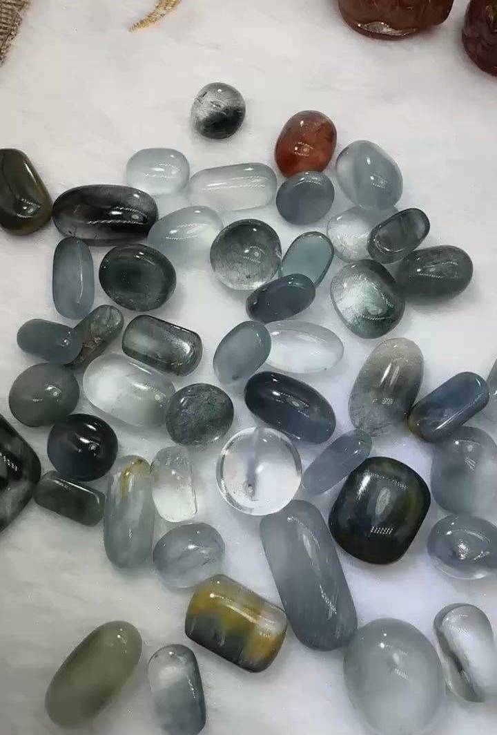 房子租给刚毕业的,宝石卖给海外的